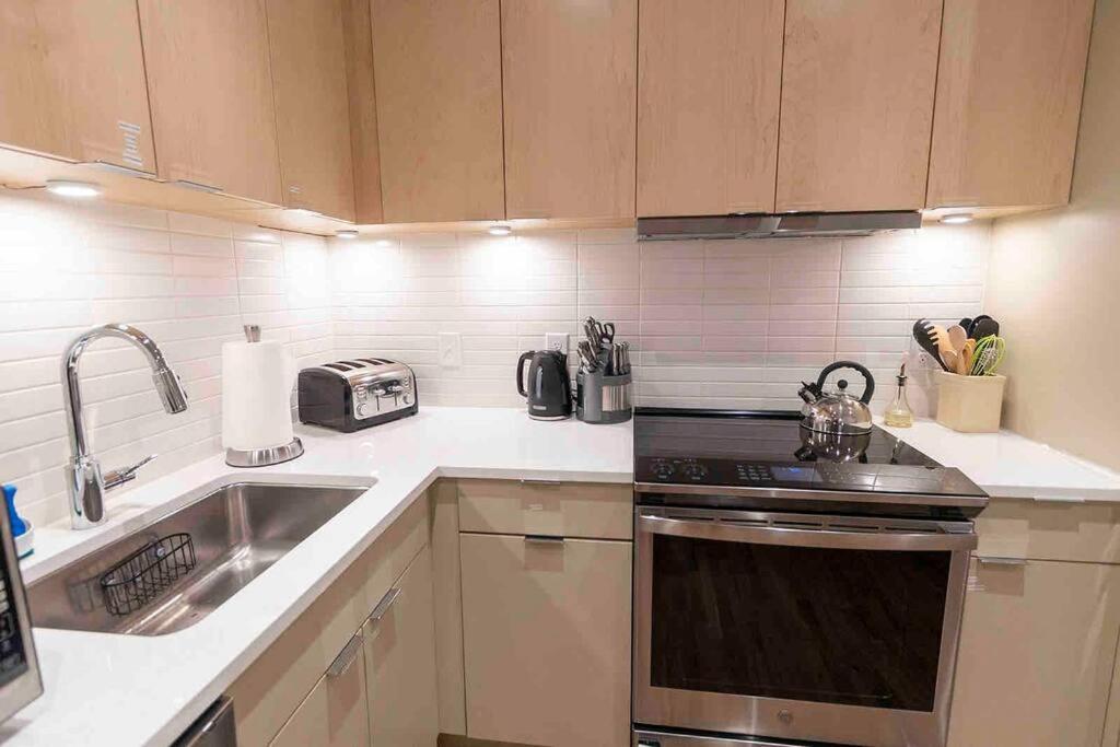 Spacious 2 Bed 2 Bath Downtown Otr Condo Minutes Walk To The Reds Bengals Stadium & More! Cincinnati Kültér fotó