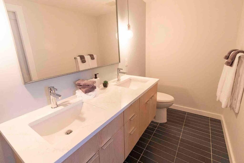 Spacious 2 Bed 2 Bath Downtown Otr Condo Minutes Walk To The Reds Bengals Stadium & More! Cincinnati Kültér fotó